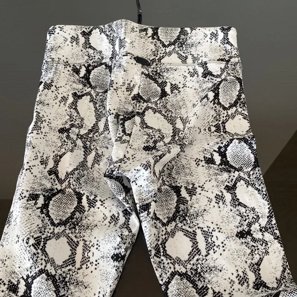 Koral Drive Python High Rise Legging - Picture 8 of 14